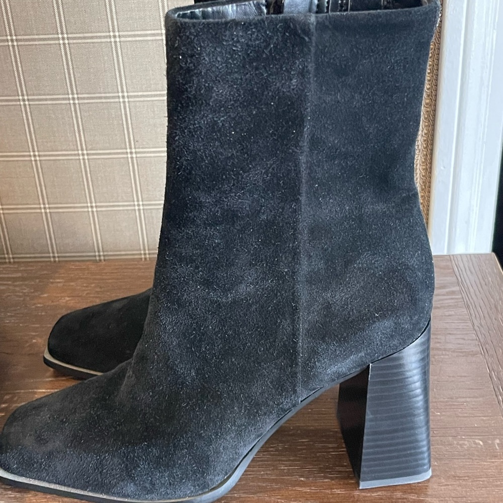 NWOB Sam Edelman Black Suede Block heeled Booties, 9M